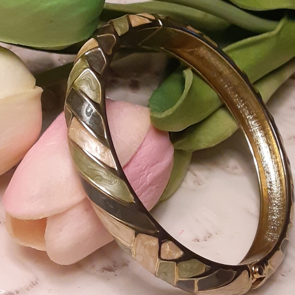 Vintage Inlayed Enamel Bangle Bracelet - Picture 4 of 8